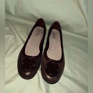 NWOB Clark’s Collection Size 9 Flats Slip On Burgundy Ultimate Comfort H4